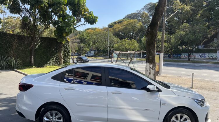 Onix Plus LT 1.0 Turbo 2022 Branco Flex Completo