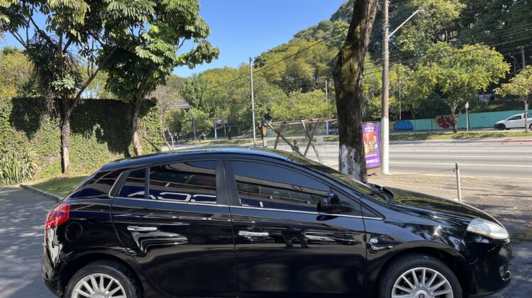 Bravo 1.8 Absolute 2011/2012 Preto Flex Completo