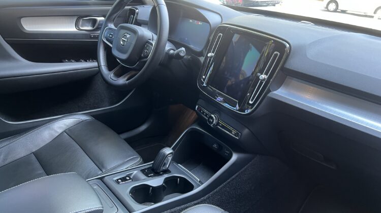 Volvo XC40 T5 2.0 Momentum Aut. 2020 cinza gasolina blindado