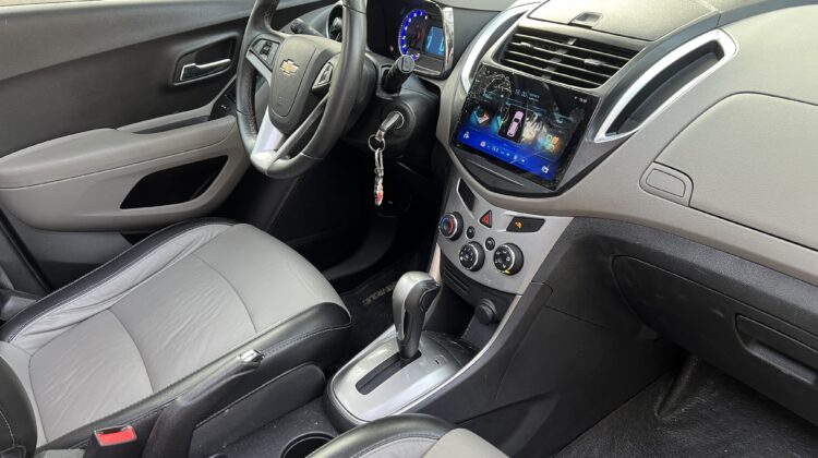 Tracker LTZ 1.8 Automático 2015/2015 Preto Flex com teto solar