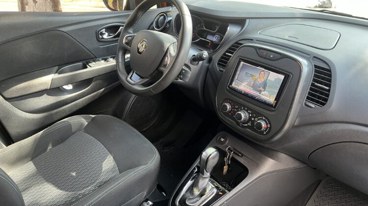 Captur Life 1.6 Automática CVT 2018/2019 Laranja Flex Completo