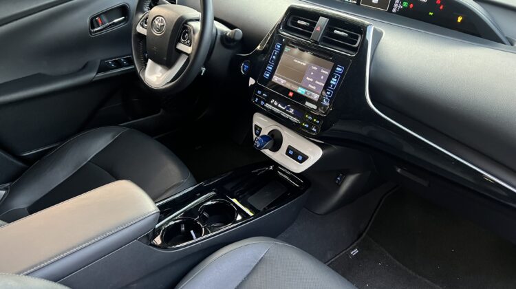 Prius 1.8 Híbrido Automático 2018 Prata
