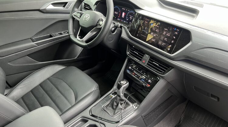 Taos Highline 1.4 250 TSI Automático 2024 Bege Flex com teto solar