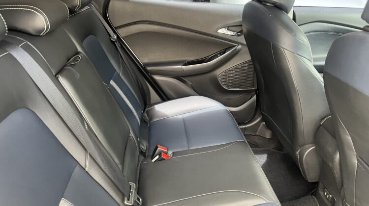 Tracker Premier 1.2 Turbo Automático 2022 Branco Flex com teto solar