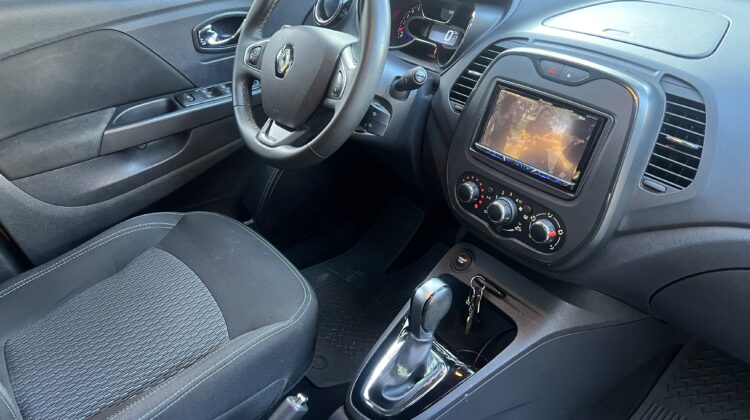 Captur Life 1.6 Automática CVT 2018/2019 Laranja Flex Completo