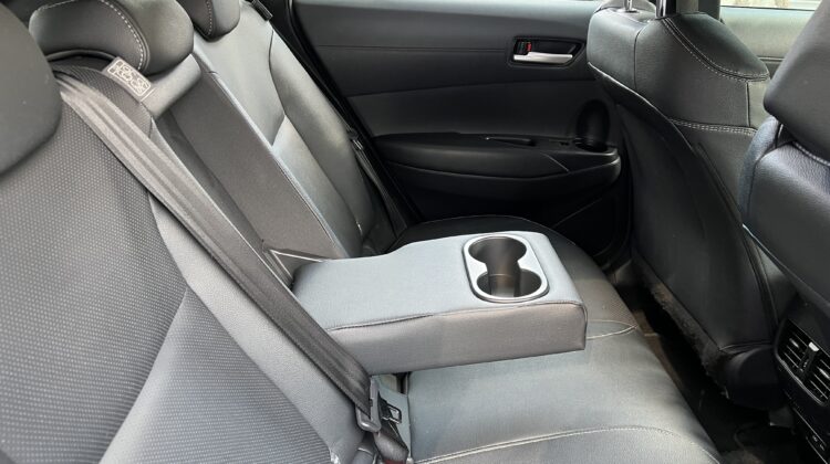 Corolla Cross XRE 2.0 Automático CVT 2023 Prata Flex Completo