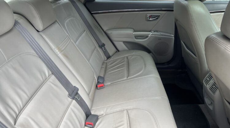 Azera 3.3 V6 Automático 2010 Prata com teto solar – Top de Linha