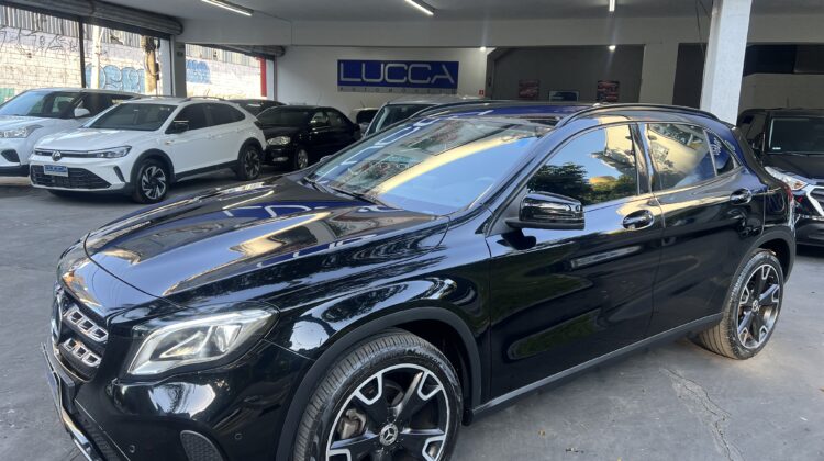 Mercedes-Benz GLA 200 Night 1.6 CGI Aut. 2018/2019 Preta Flex Completa
