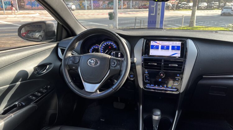 Yaris XLS 1.5 Automático CVT 2019/2020 Branco Perolizado Flex com Teto Solar