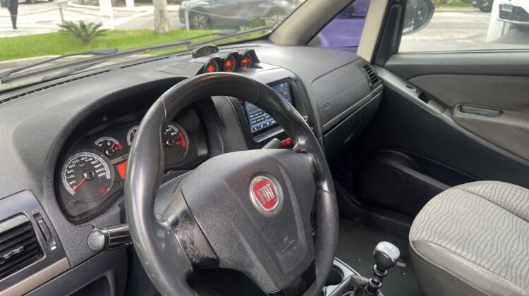 Idea 1.8 Adventure 2010/2011 Prata Flex Completa