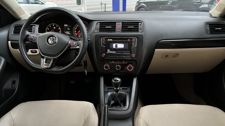 Jetta 2.0 2011 Preto Flex Completo