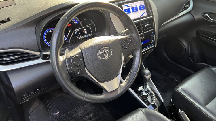 Yaris XLS 1.5 Automático CVT 2019/2020 Branco Perolizado Flex com Teto Solar
