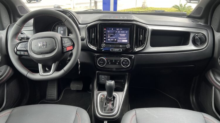 Strada Ultra Cabine Dupla 1.0 T200 Automática Cinza Flex – Top de linha