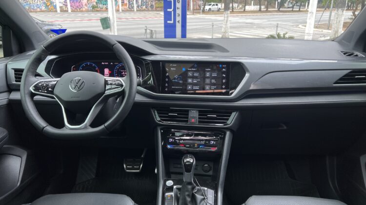 Taos Highline 1.4 250 TSI Automático 2024 Bege Flex com teto solar