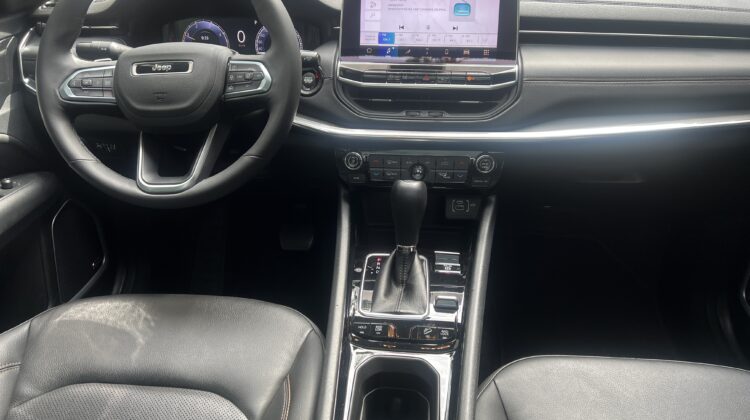 Compass Limited 2.0 Turbo Diesel 4×4 Automática 2024/2025 Branca com teto solar