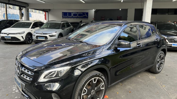 Mercedes-Benz GLA 200 Night 1.6 CGI Aut. 2018/2019 Preta Flex Completa