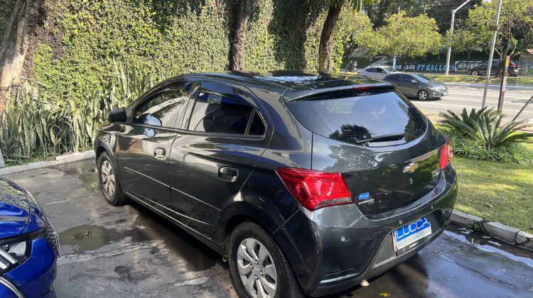 Onix 1.0 LT 2017 Cinza Flex Completo