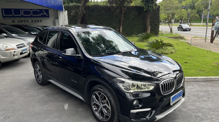 BMW X1 2.0 Turbo X-Line Activeflex Sdrive Aut. 2018 preto com teto solar