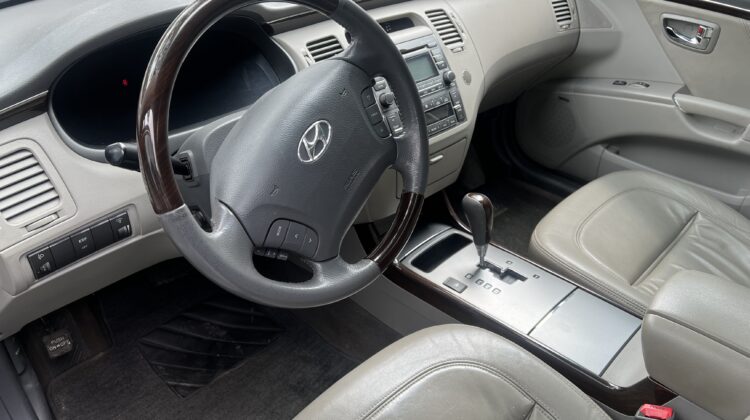 Azera 3.3 V6 Automático 2010 Prata com teto solar – Top de Linha
