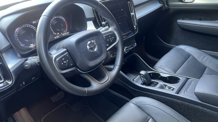 Volvo XC40 T5 2.0 Momentum Aut. 2020 cinza gasolina blindado