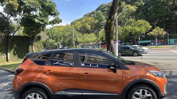 Captur Life 1.6 Automática CVT 2018/2019 Laranja Flex Completo