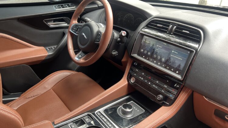 Jaguar F-Pace R-Sport3.0 V6 340CV AWD Automático 2017/2017 Preto – Blindado Nível III-A