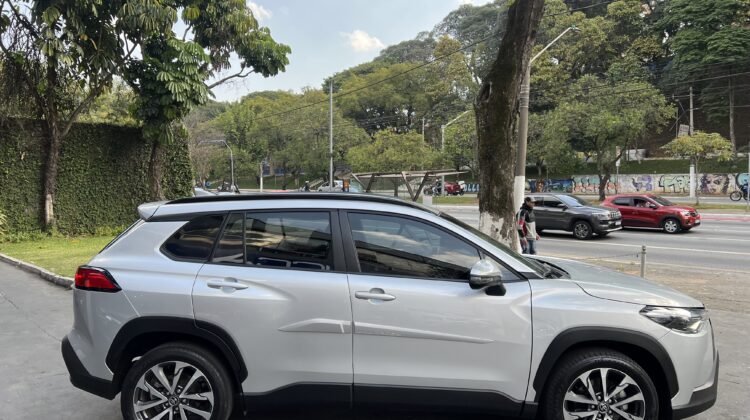 Corolla Cross XRE 2.0 Automático CVT 2023 Prata Flex Completo