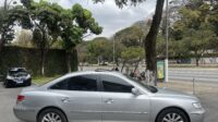 Azera 3.3 V6 Automático 2010 Prata com teto solar – Top de Linha