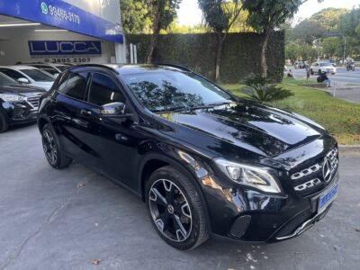 Mercedes-Benz GLA 200 Night 1.6 CGI Aut. 2018/2019 Preta Flex Completa