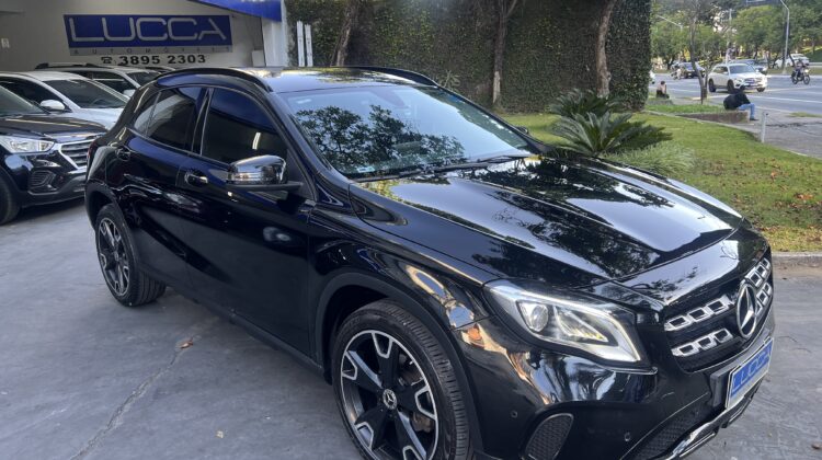 Mercedes-Benz GLA 200 Night 1.6 CGI Aut. 2018/2019 Preta Flex Completa