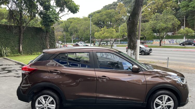 Kicks Active 1.6 Automático CVT 2021 Marrom Flex Completo