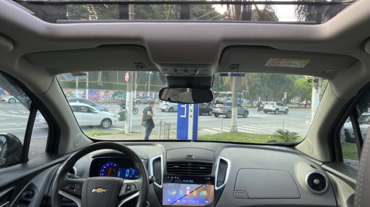 Tracker LTZ 1.8 Automático 2015/2015 Preto Flex com teto solar