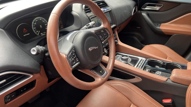 Jaguar F-Pace R-Sport3.0 V6 340CV AWD Automático 2017/2017 Preto – Blindado Nível III-A