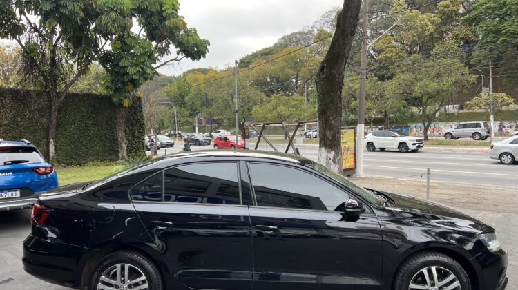 Jetta Comfortline 1.4 TSI Automático 2017 Preto Flex Completo