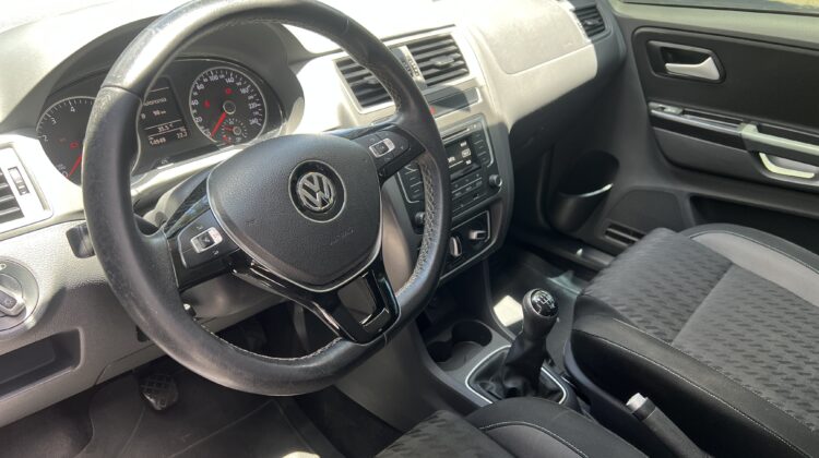 Spacefox 1.6 Comfortline 2018 Preta Flex Completa