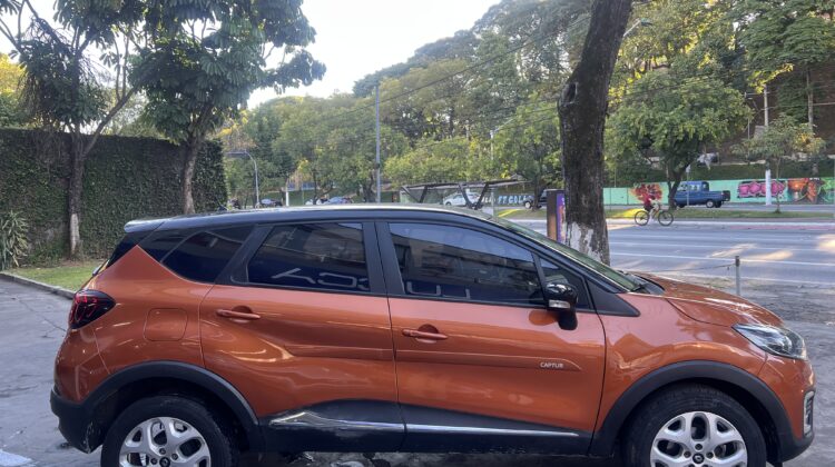 Captur Life 1.6 Automática CVT 2018/2019 Laranja Flex Completo