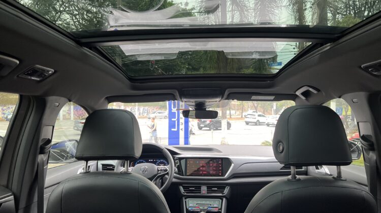 Taos Highline 1.4 250 TSI Automático 2024 Bege Flex com teto solar