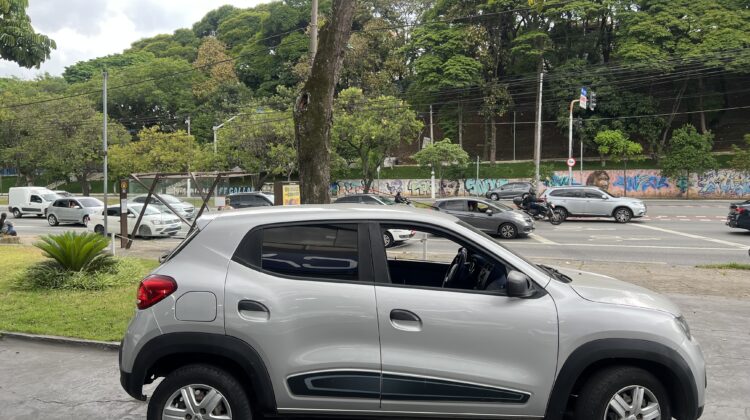 Kwid 1.0 Zen 2021 Prata Flex Completo