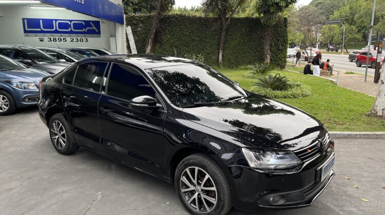 Jetta 2.0 2011 Preto Flex Completo