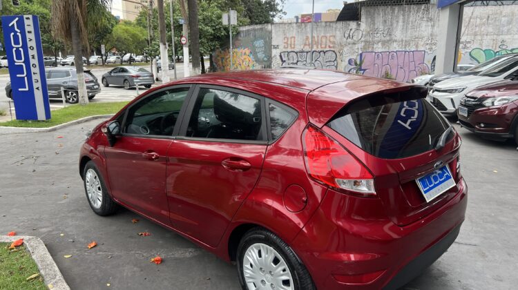 New Fiesta 1.6 SE 2017/2017 Vermelho Flex Completo