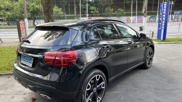 Mercedes-Benz GLA 200 Night 1.6 CGI Aut. 2018/2019 Preta Flex Completa