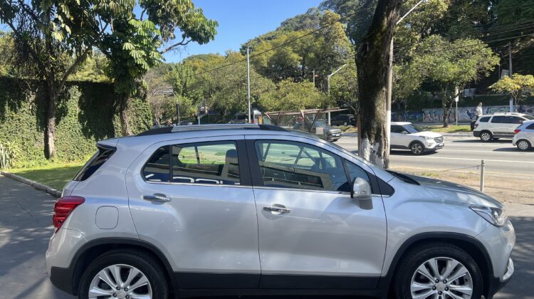 Tracker Premier 1.4 Turbo Automático 2018 Prata Flex com teto solar – Top de linha