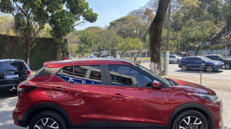 Kicks Sense 1.6 Automático CVT 2022 Vermelho Flex Completo