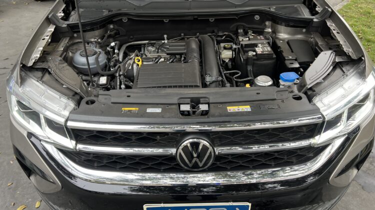 Taos Highline 1.4 250 TSI Automático 2024 Bege Flex com teto solar