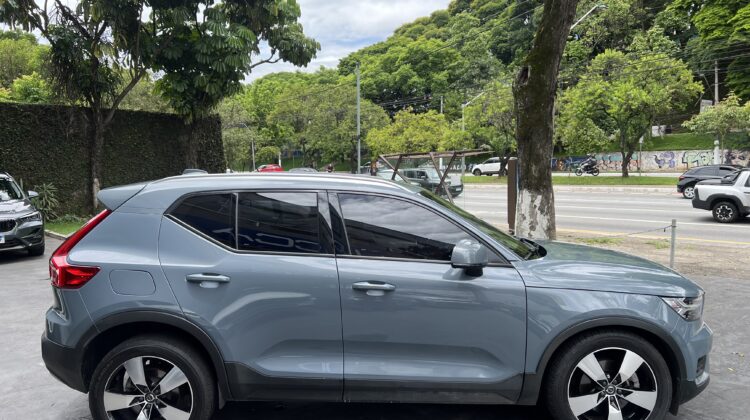 Volvo XC40 T5 2.0 Momentum AWD Aut. 2019/2020 cinza gasolina blindado