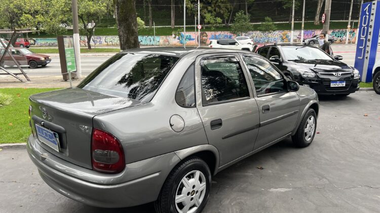 Corsa 1.6 Classic Automático 2004 Cinza