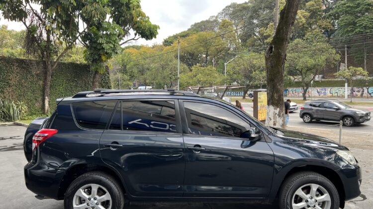 RAV4 2.4 Automática 4×2 2011 Preta Completa
