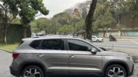 Taos Highline 1.4 250 TSI Automático 2024 Bege Flex com teto solar