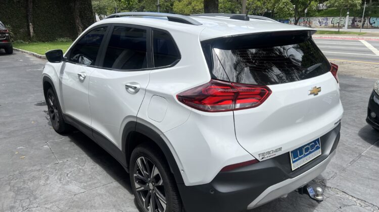 Tracker Premier 1.2 Turbo Automático 2022 Branco Flex com teto solar