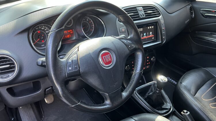 Bravo 1.8 Absolute 2011/2012 Preto Flex Completo